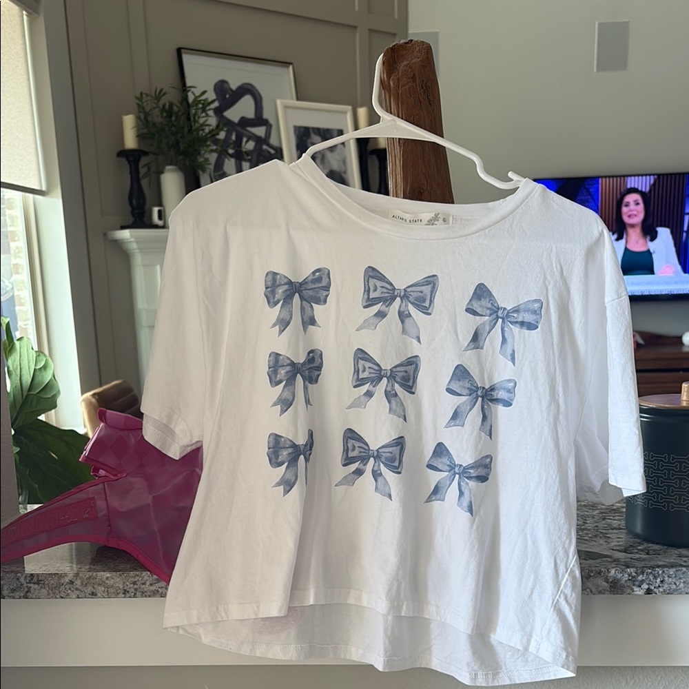Altar'd State White and Blue Bow Pattern Short Sleeve Tee